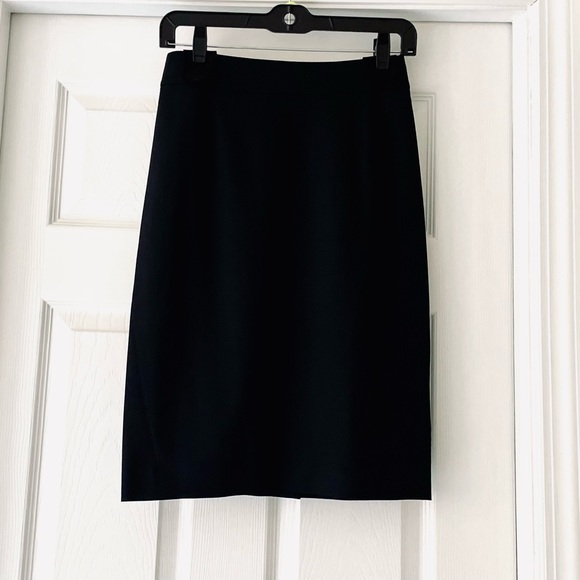 Theory Dresses & Skirts - THEORY Sevona Wool Pencil Skirt size 0